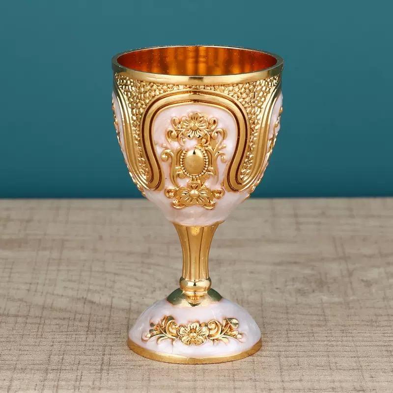 Europejski Puchar, Stopowy Vintage Przenośny Kielich, Rzeźbiony Mini Kieliszek do Wódki Spirit, Kreatywna Dekoracja Stołu w Salonie, 1 szt.
