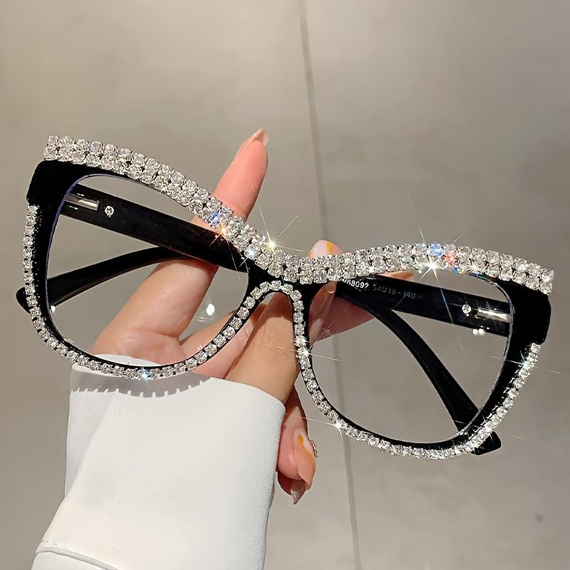 A Pair of Women S Stylish Cat-Eye Glasses Adorned with Rhinestones чёрный