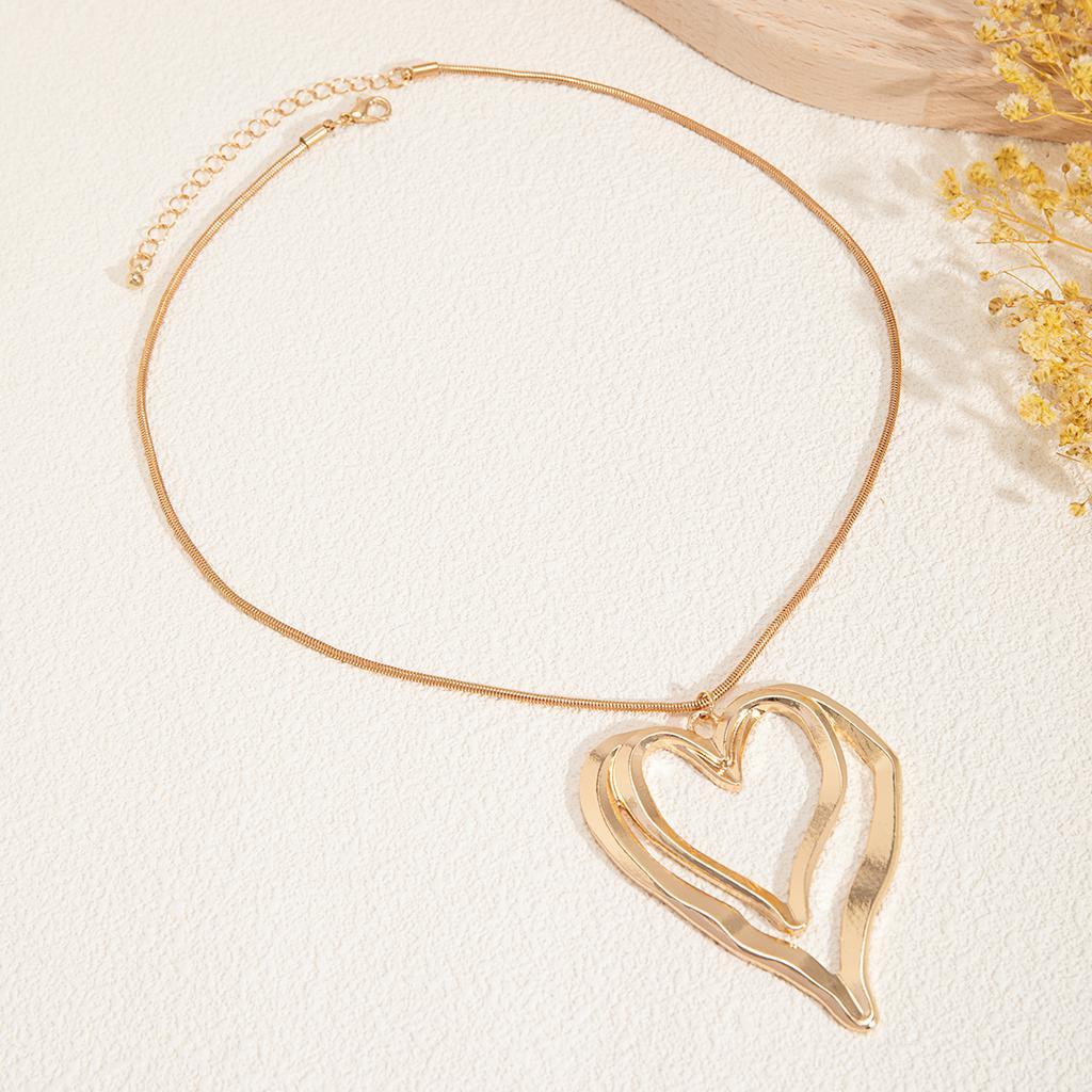 Exaggerated Big Hollow Out Heart Pendants Necklace for Women Trendy Ladies Accessories On Neck 2026 Fashion Jewelry Female Gifts