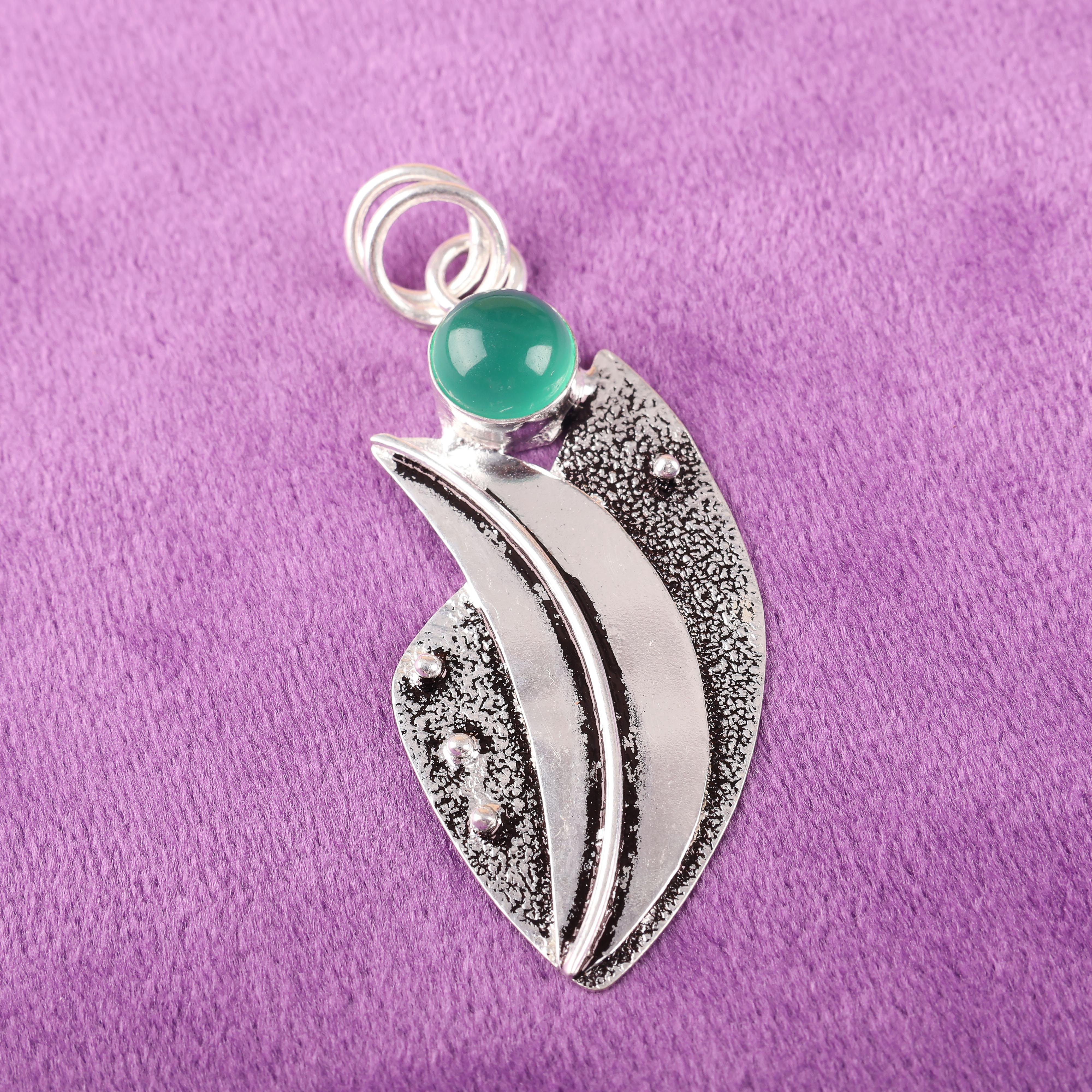 

Подвеска из зеленого оникса кабошон из стерлингового серебра 925 пробы, ювелирное изделие с драгоценным камнем ручной работы, подарок для жены, дизайнерская подвеска, бохо подарок для нее 2.05 Inches зелёный