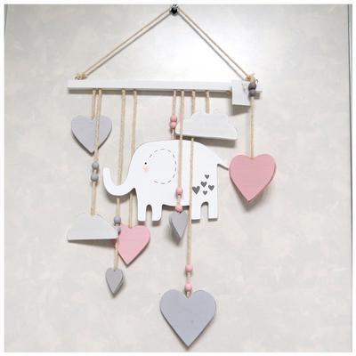 [Q2050] – Hängende Wanddekoration aus Holz für Kinder „Rosa Elefant“ – 39 x 30 cm