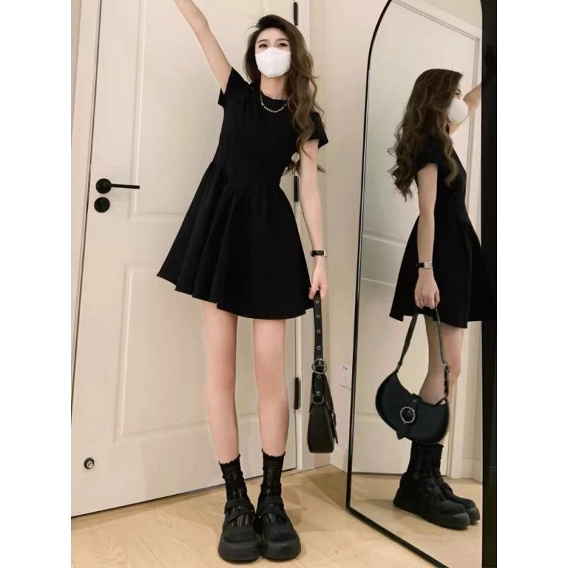 Romantic retro black simple short-sleeved dress for women's new summer small people to wear short skirts