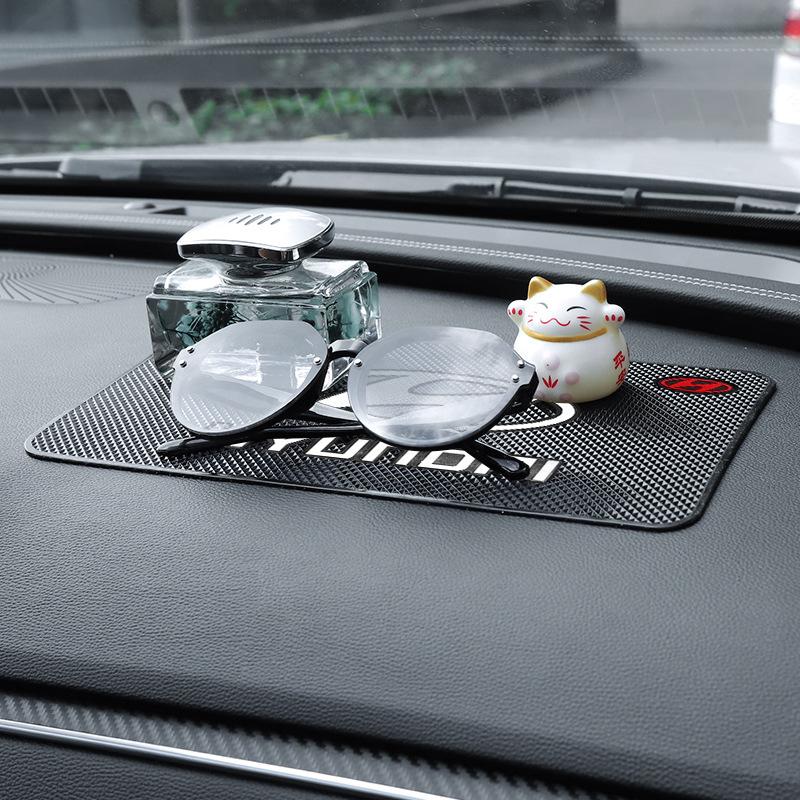 1Pcs Car Emblem Anti Slip Pad Phone Holder Non-Slip Mat Car Stlying For Hyundai I30 I20 IX35 I40 Tucson Getz Sonata Veloster Elantra Solaris
