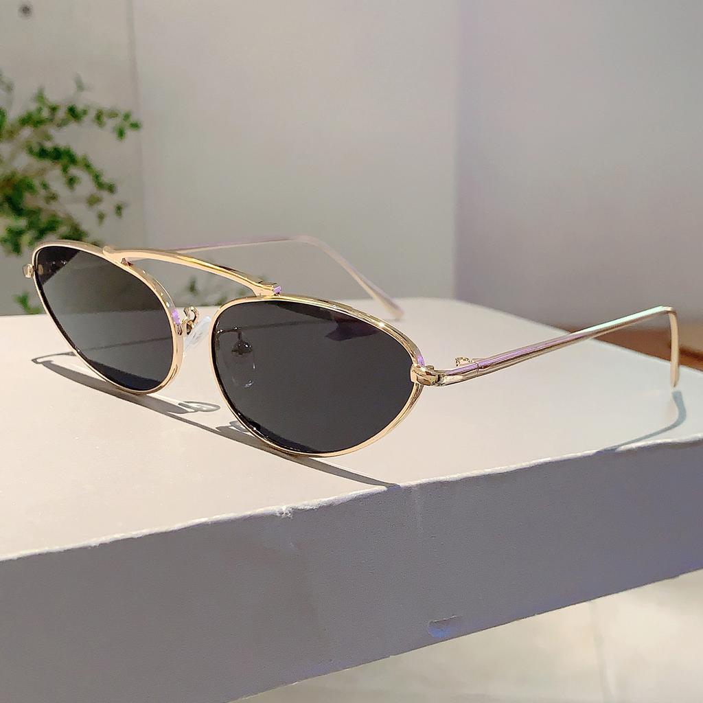 New Fashion Triangle Decor Sunglasses Women Cat Eye Trends Shades Sun Glasses Luxury Metal Beach Sunglasses