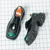 Scarpe di lusso in pelle di alta gamma, senso di alta gamma nel Regno Unito, casual rialzate con suola spessa lucida