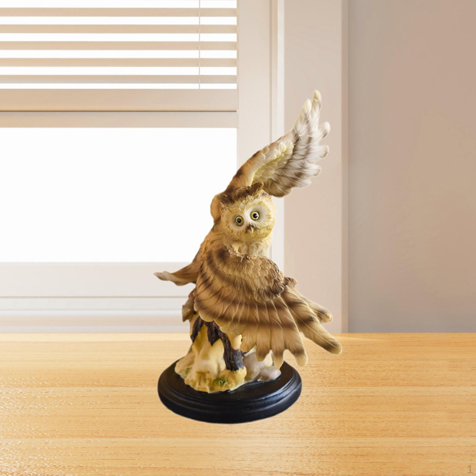 

Статуя сови. Смоляна фігурка. Ілюстрація для домашнього декору. Скульптура тварин. Настільний орнамент. Офіс. Style B