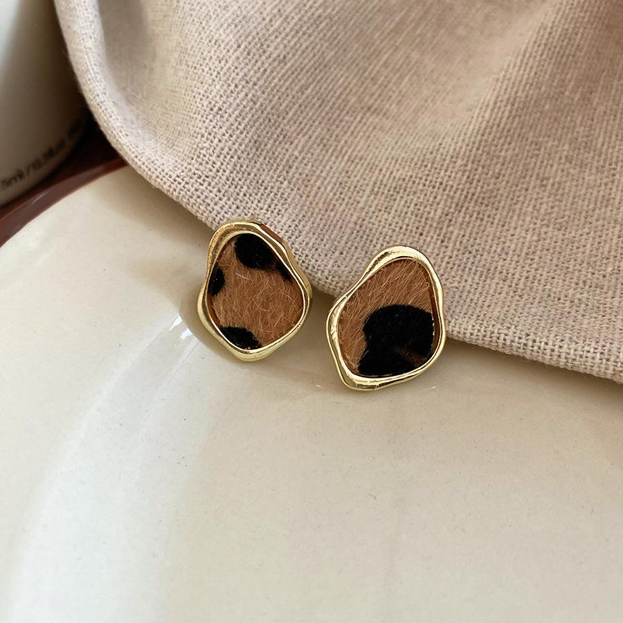 French retro autumn and winter geometric leopard print earrings stud earrings personalized earrings design sense niche