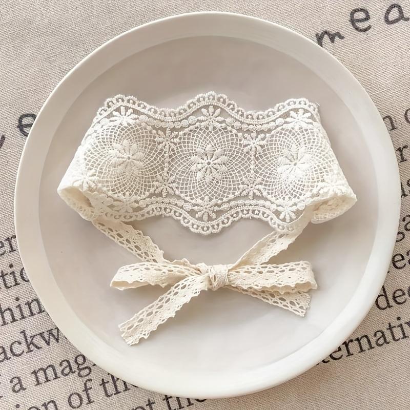 

A White Lace Sweet Hair Accessory with An Elastic Headband and Floral Design, Perfect for Women To Secure Their Hair, Go Out