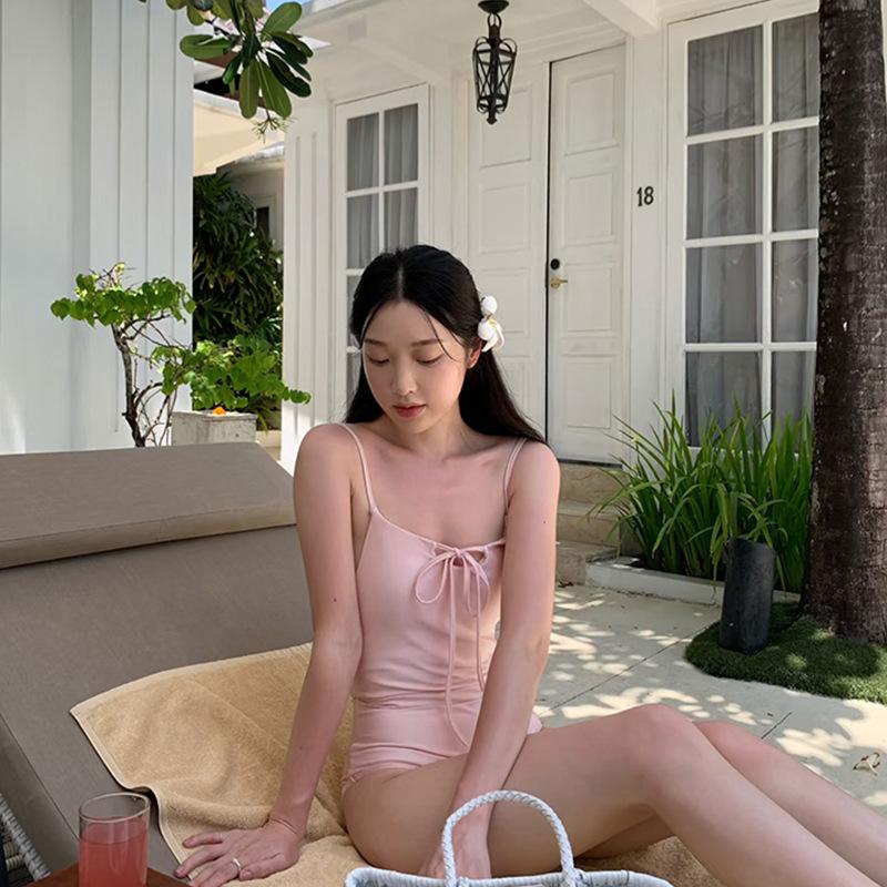 Korean version of pink suspender one-piece swimsuit beautiful girl small chest simple retro hot spring swimsuit vacation pure desire wind one-piece