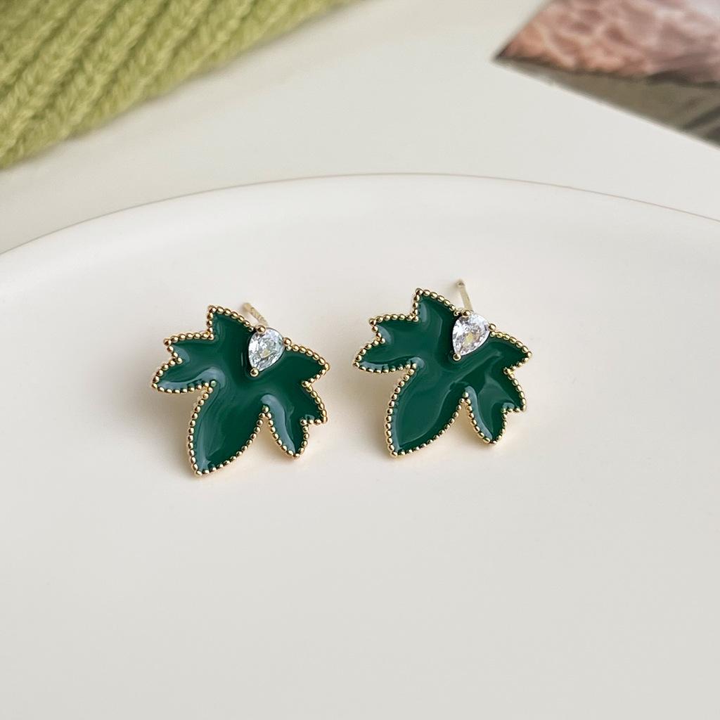 

Зелені сережки з квітами в стилі Морі: Стильний, Універсальний та Елегантний для Жінок