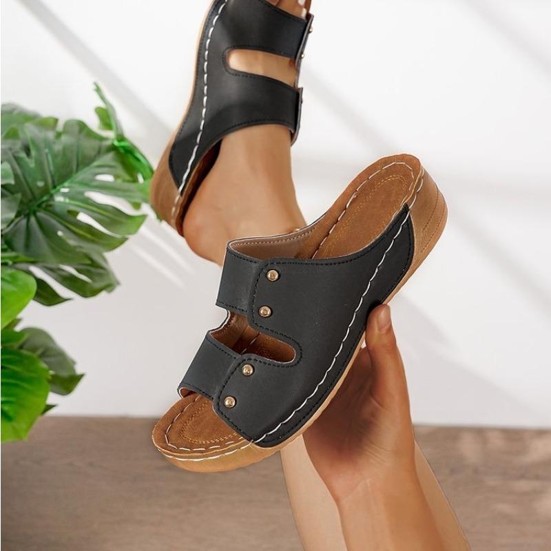 Large-sized Shoes One-line Thick-soled Shoes Slippers Women's Lightweight Riveted Open-toe Flip-flops