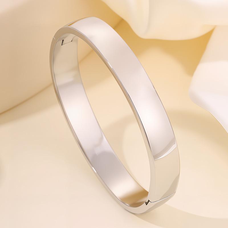 Hot-selling Simple Stainless Steel , Send Girlfriend Wide Version Smooth Titanium Steel Gold-plated European and American