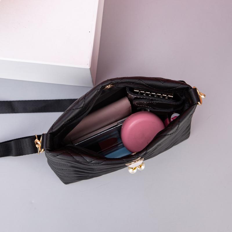 Trendy Wavy Stripe Quilted Shoulder Bag Ladies Crossbody Bag Fashionable Versatile Bucket Bags For Women Gifts