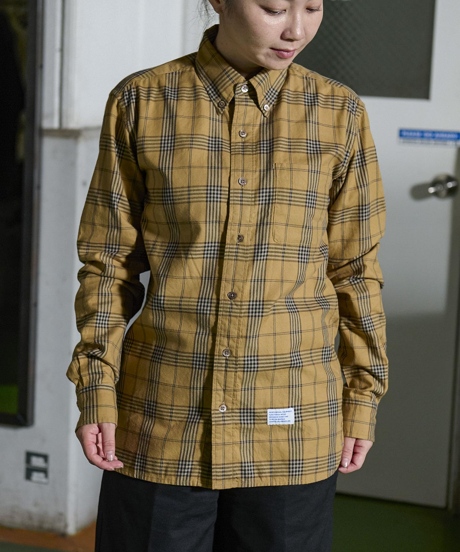 

GORDON MILLER Men s British Check Button-Down Shirt, Size Small, Coyote Beige, 1627338