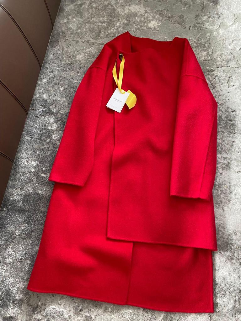 Designer Unregelmäßiger Ein-Knopf Doppelseitiger Chili-Roter Mantel