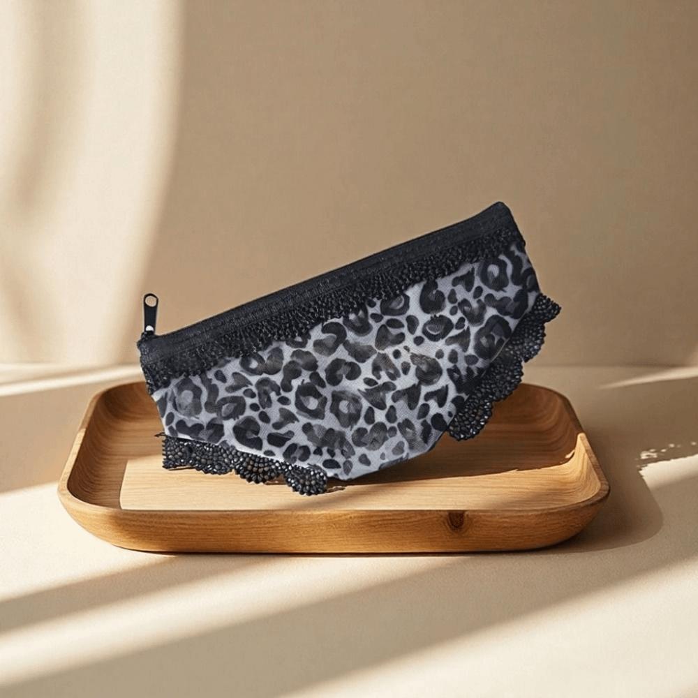 Unique Mesh Briefs Shape Cosmetic Bag Decorative with Zipper Makeup Storage Pouch Transparent Toiletry Bag Headphones