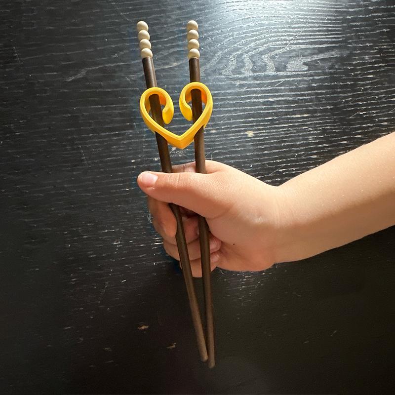 2Pcs Heart-Shaped Reusable Chopsticks Helpers Training Kids Non-Slip Chopstick Hinges Connector Portable Practice Chopsticks Aid