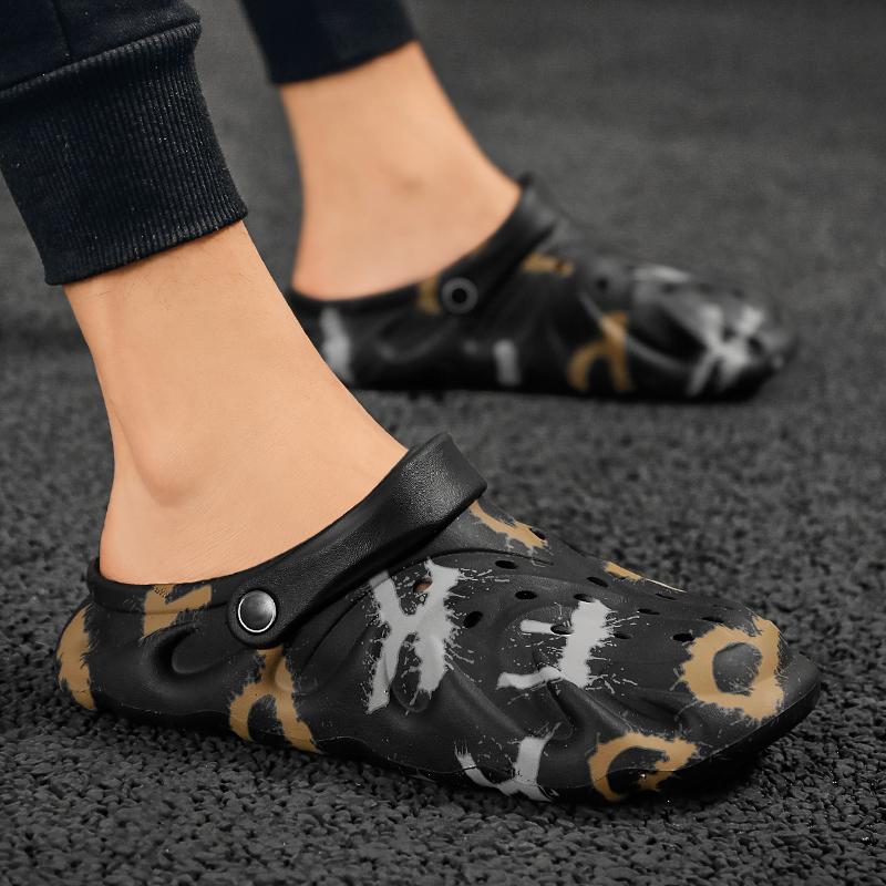 2024 Sommer Graffiti Mote Tøfler herre Flip Flops Sandal Strand Sandaler Pluss Størrelse Sko Mann Sko Flats Sandaler Fritidssko