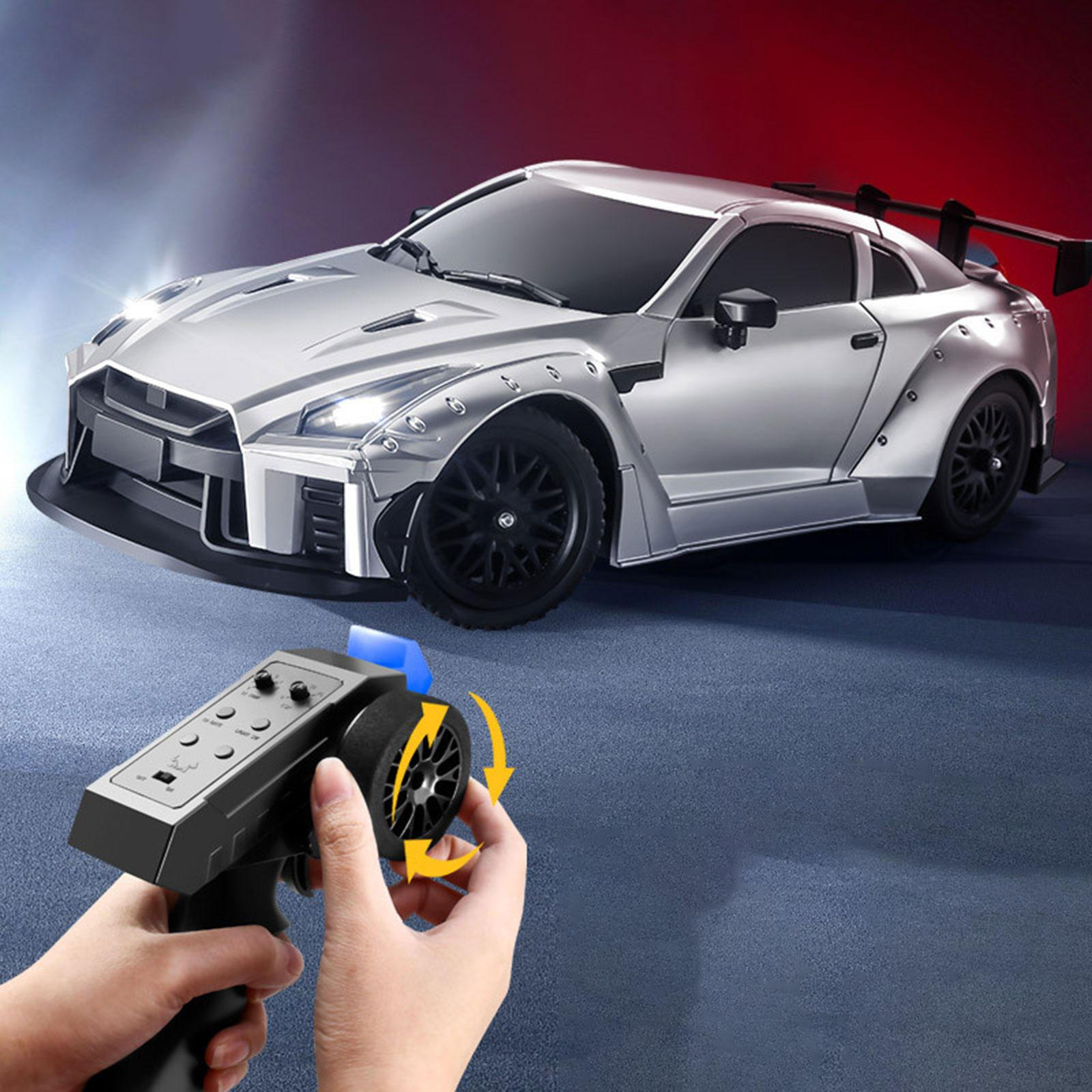 

Подарок Радиоуправляемая Дрифт-машина Масштаба 1/16 с 4 Запасными Шинами Пульт Управления серебряный