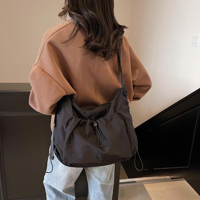 New large-capacity college students in class shoulder bag casual lazy style girls messenger bag daily commuter bag women