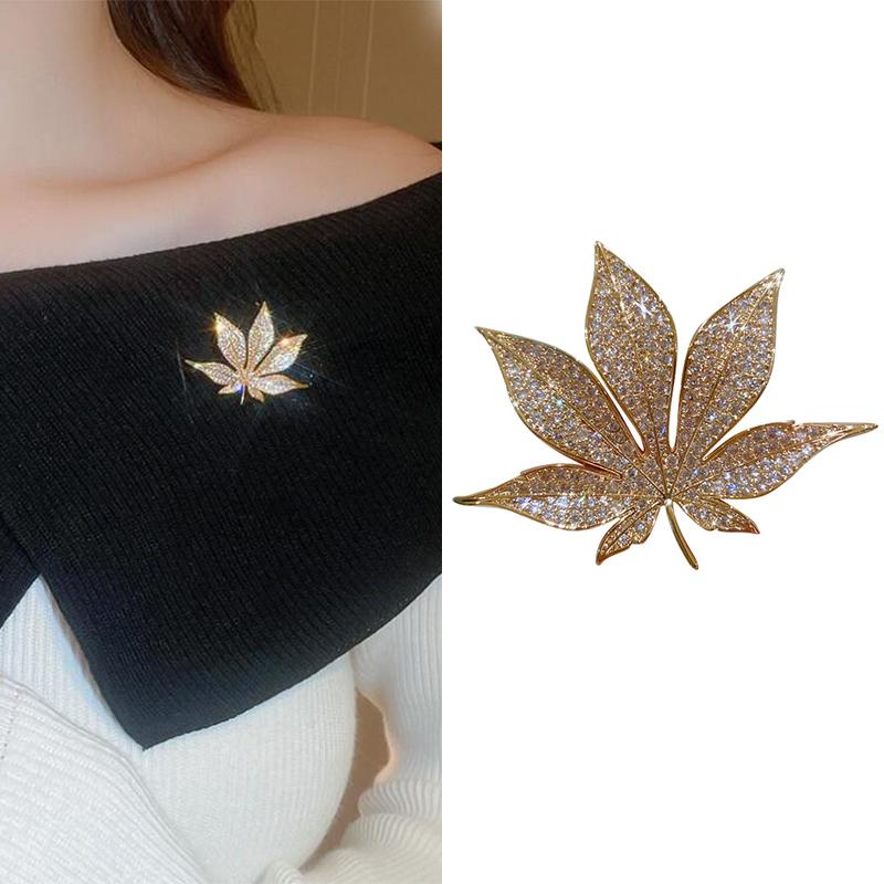 Rhinestones Maple Brooch Vintage Maple Leaf Crystal Pendant Woman's Brooch Pin Corsage Accessories Gift