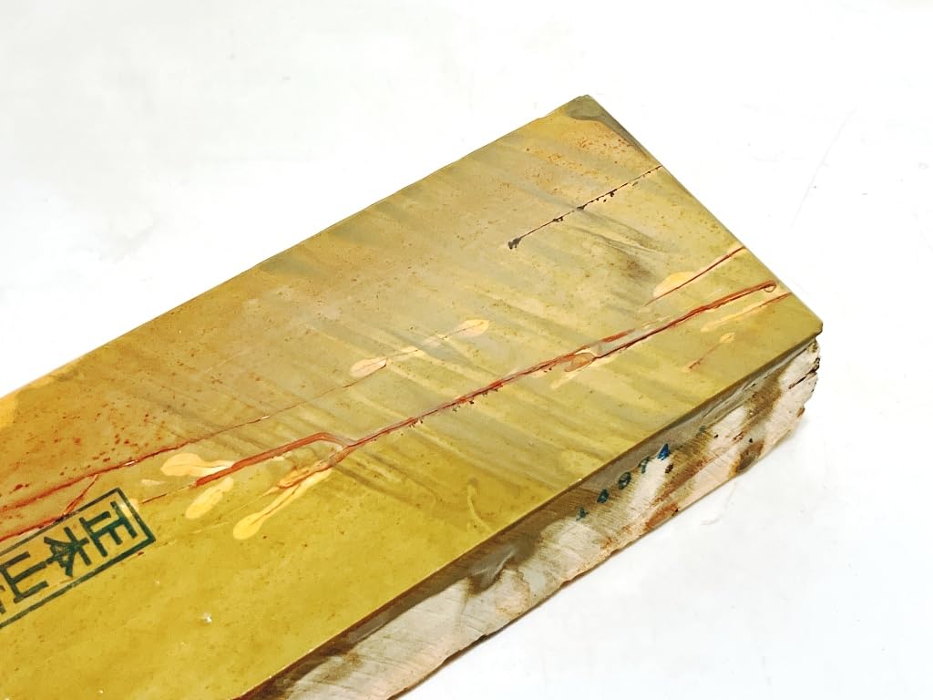 Natural Honzan Yamashiro Umegahata Hiraoka Nakasho slightly soft whetstone, brand, Mukai-cho, Ukyo-ku, Kyoto. Medium-sized, egg-colored, blood-like,