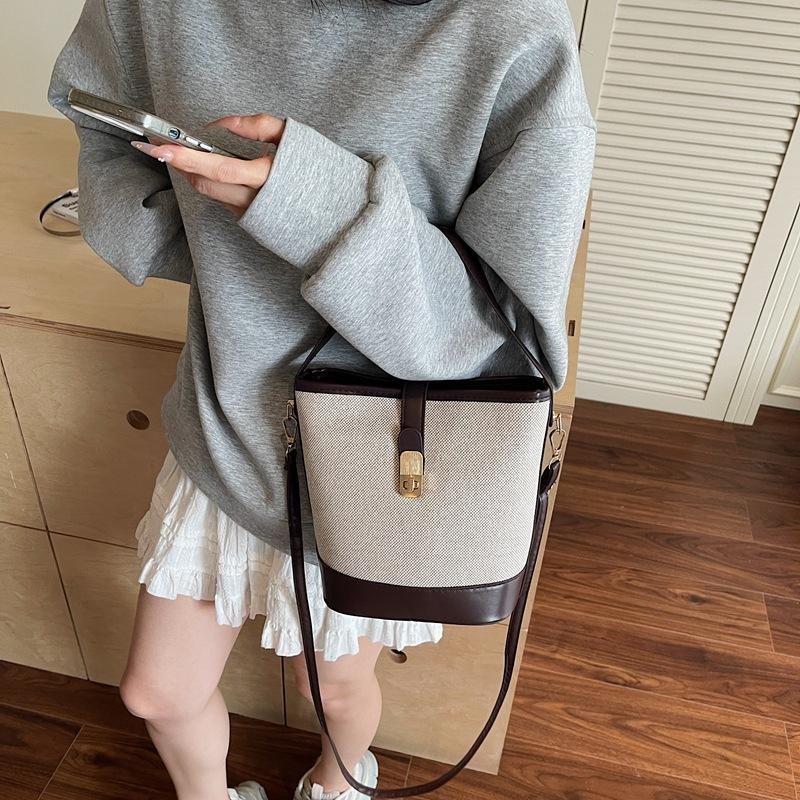 Simple and fashionable design sense new Korean version bucket bag women's matte high-end texture temperament versatile messenger bag