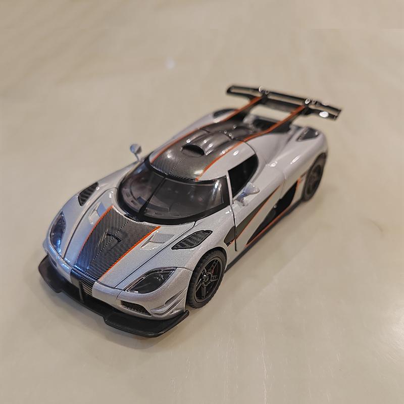 1/32 KOENI ONE1 Simulation Automodell Metalldruckguss & Spielzeugfahrzeuge Legierung Dekoration Spielzeug Global Limited Edition Kinder Jungenspielzeug
