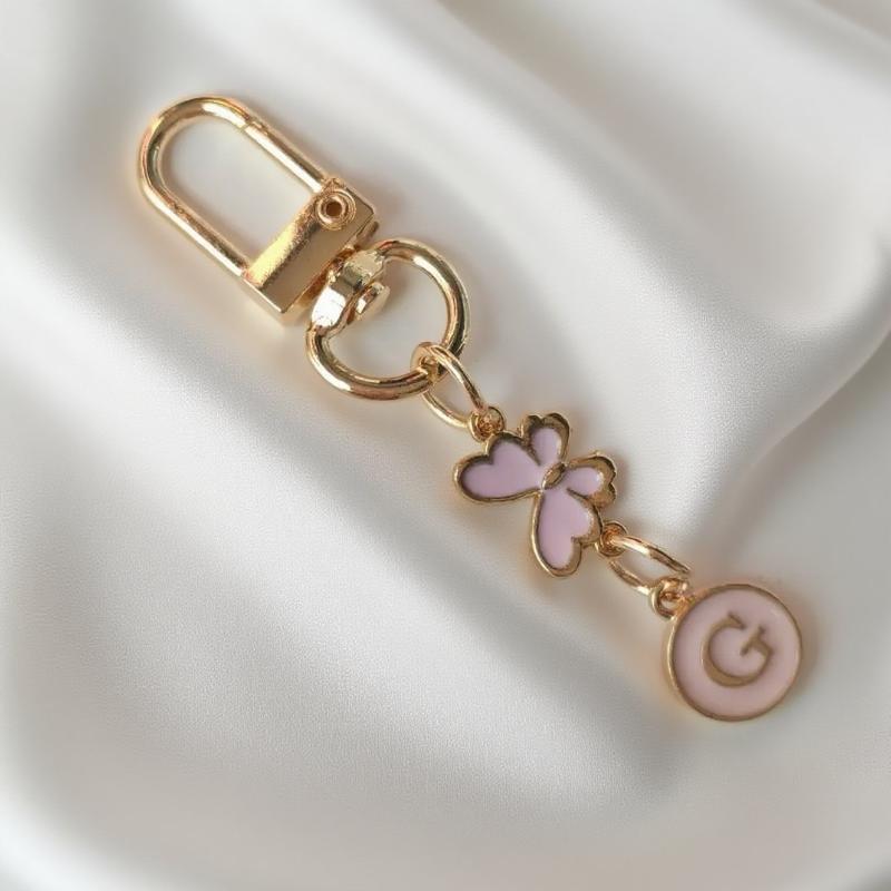Metal Pink Butterfly Letter Keychain Fashion A-Z Initials Letter Keyring Car Key Holders Bag Pendant Hanging Decor Couple Gift