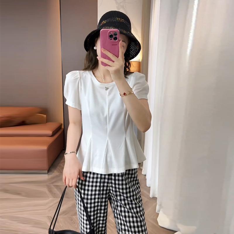 

Chic Women s Two-Piece Summer Set: Trendy Shirt & Plaid Wide-Leg Pants M [Weight 101-110 lbs]