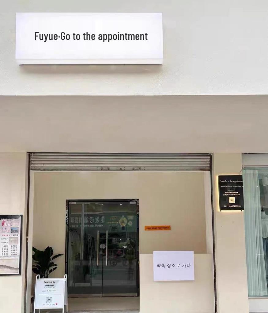 Custom Acrylic Light Box Corner Store Advertising Sign – Wall-Mounted, Luminous, Outdoor-Ready