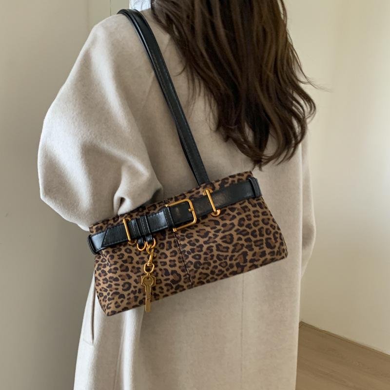 Retro portable commuter bag women's autumn and winter 2025 new trendy fashion Korean underarm bag versatile large capacity bag