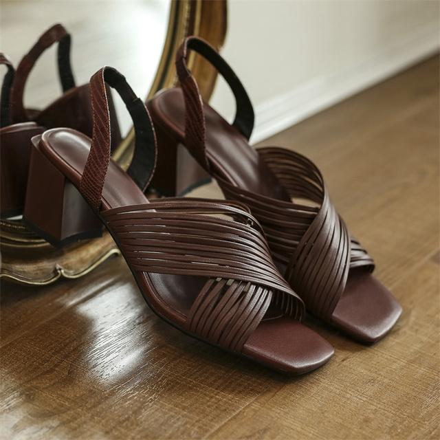 

Летняя женская обувь, сандалии на высоком каблуке из натуральной кожи для женщин, повседневные однотонные женские гладиаторы в стиле ретро на каблуке 40 коричневый