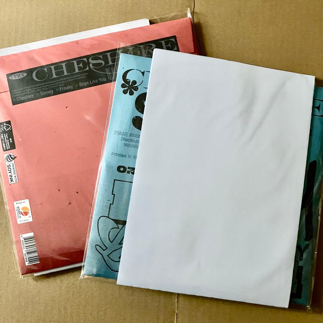 

[USED] ITZY Album CHESHIRE Special Edition (2 versions)
