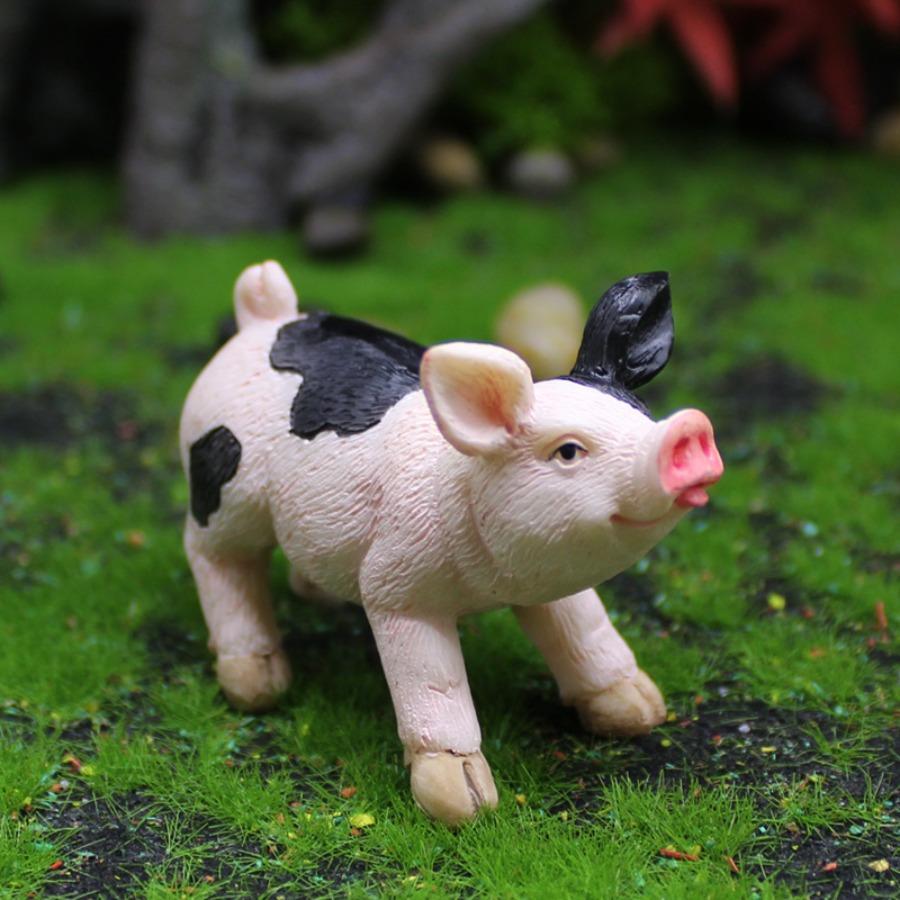 

1PC Micro Landscape Simulation Small Animal Decoration Garden Succulent Green Plant Pig Hedgehog Decoration. Plum