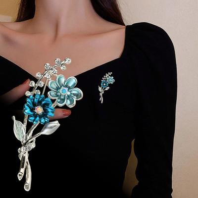 Elegante Blume Bouquet Intarsien Brosche Pin Glänzende Strass Form Anzug Revers Schal Emaille Abzeichen Mantel
