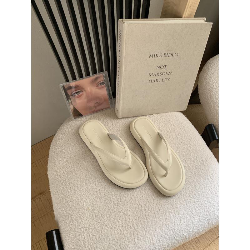 thick-soled French flip-flops shoes women's shoes wear new beach sandals in summer 2025