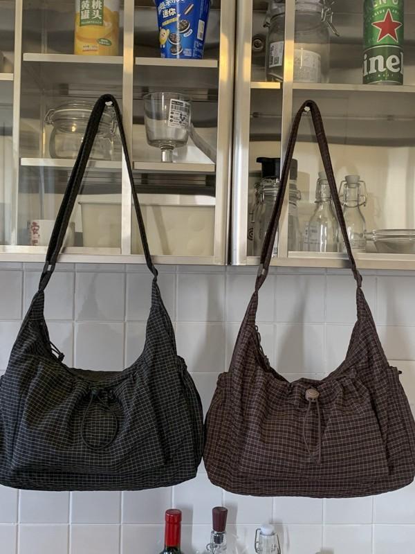 Nylon Umhängetasche für Damen mit Reißverschlusstaschen und Komfort im urbanen Stil