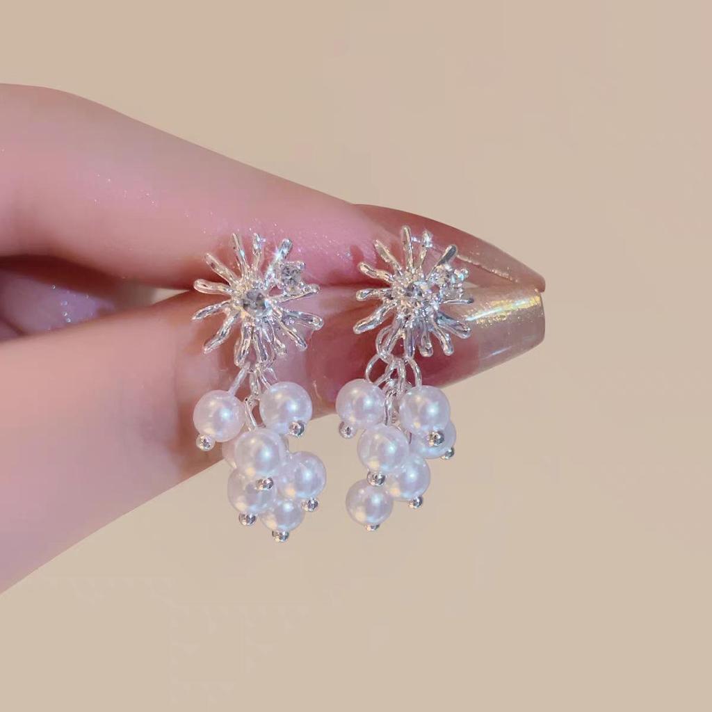 Elegant Grape Cluster and Wheat Ear Tassel Earrings for Women - Fashionable and Versatile Slimming Ear Jewelry