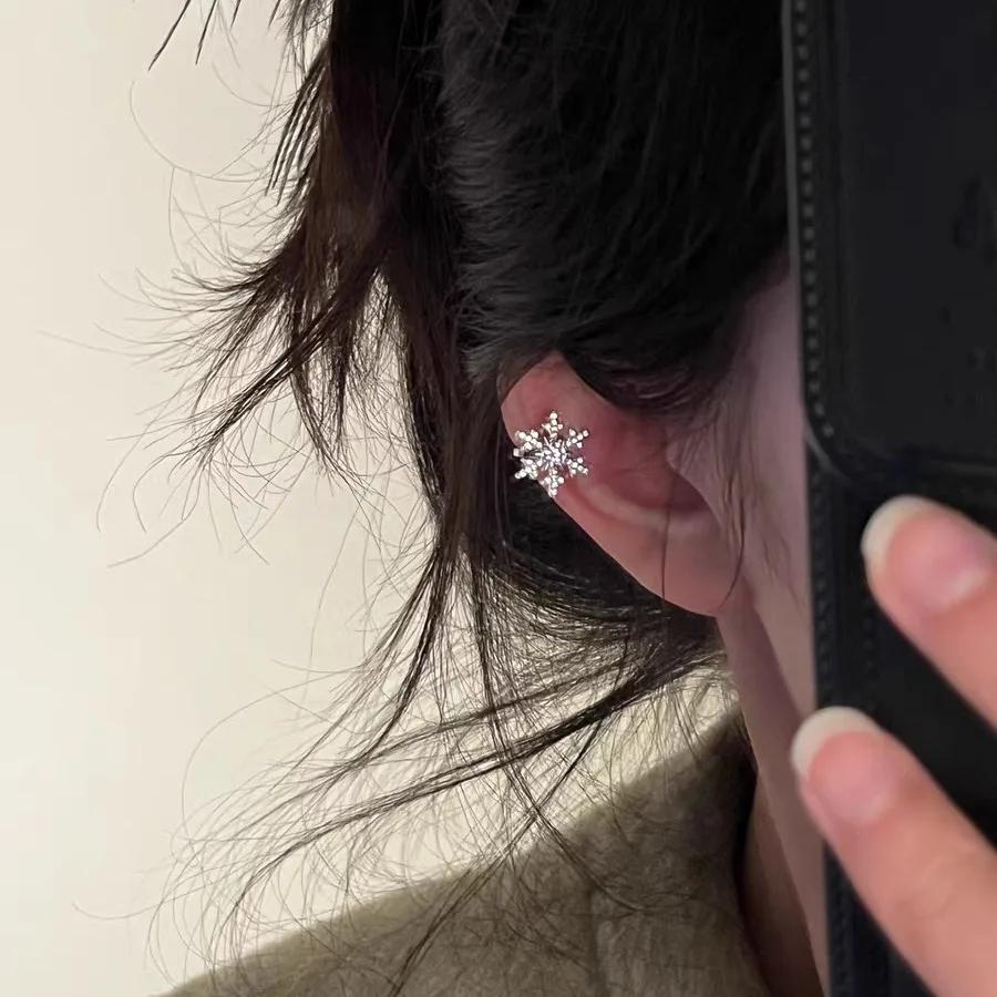 Shiny Rhinestone Snowflake Clip Earrings for Women No Perforation Fashion Exquisite Geometric Ear Cuffs Christmas Jewelry Gifts