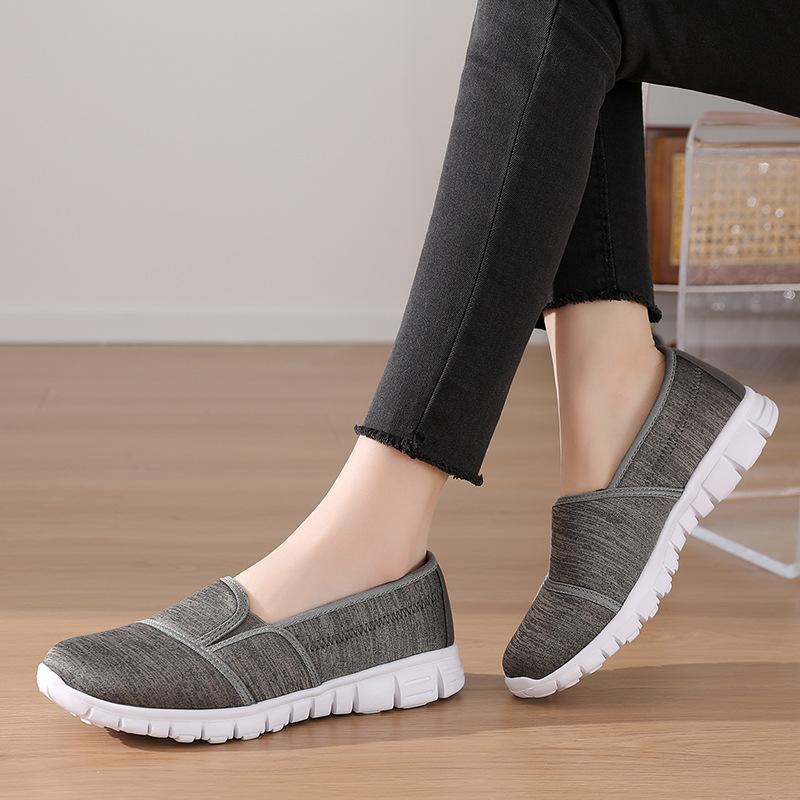 Scarpe casual nuove scarpe in tessuto quattro stagioni scarpe traspiranti ultraleggere taglie grandi scarpe comode scarpe per la madre