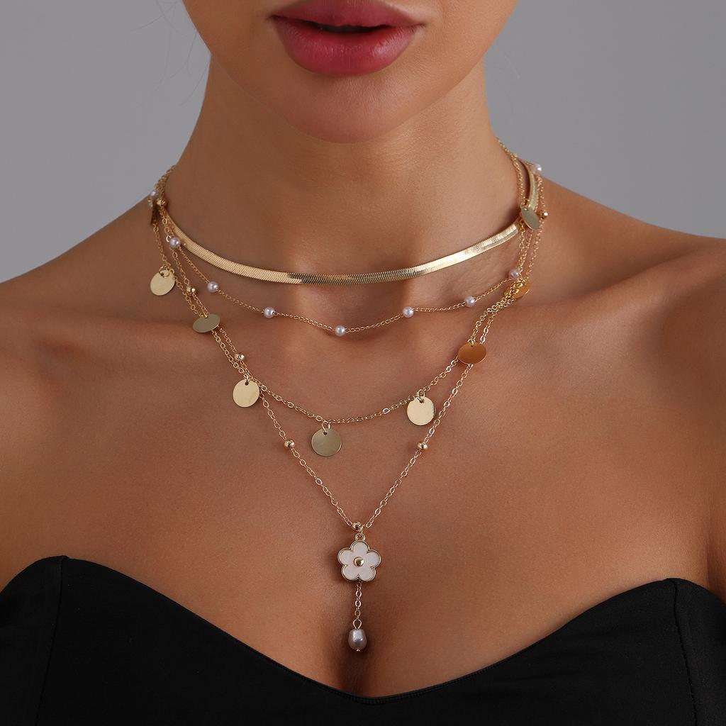 Vintage geometric disc flower pendant bead chain necklace light luxury sexy babe necklace