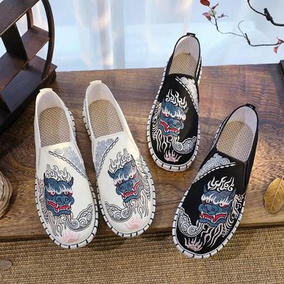 Beijing Men's Embroidered Cloth Shoes with Breathable Soft Sole
