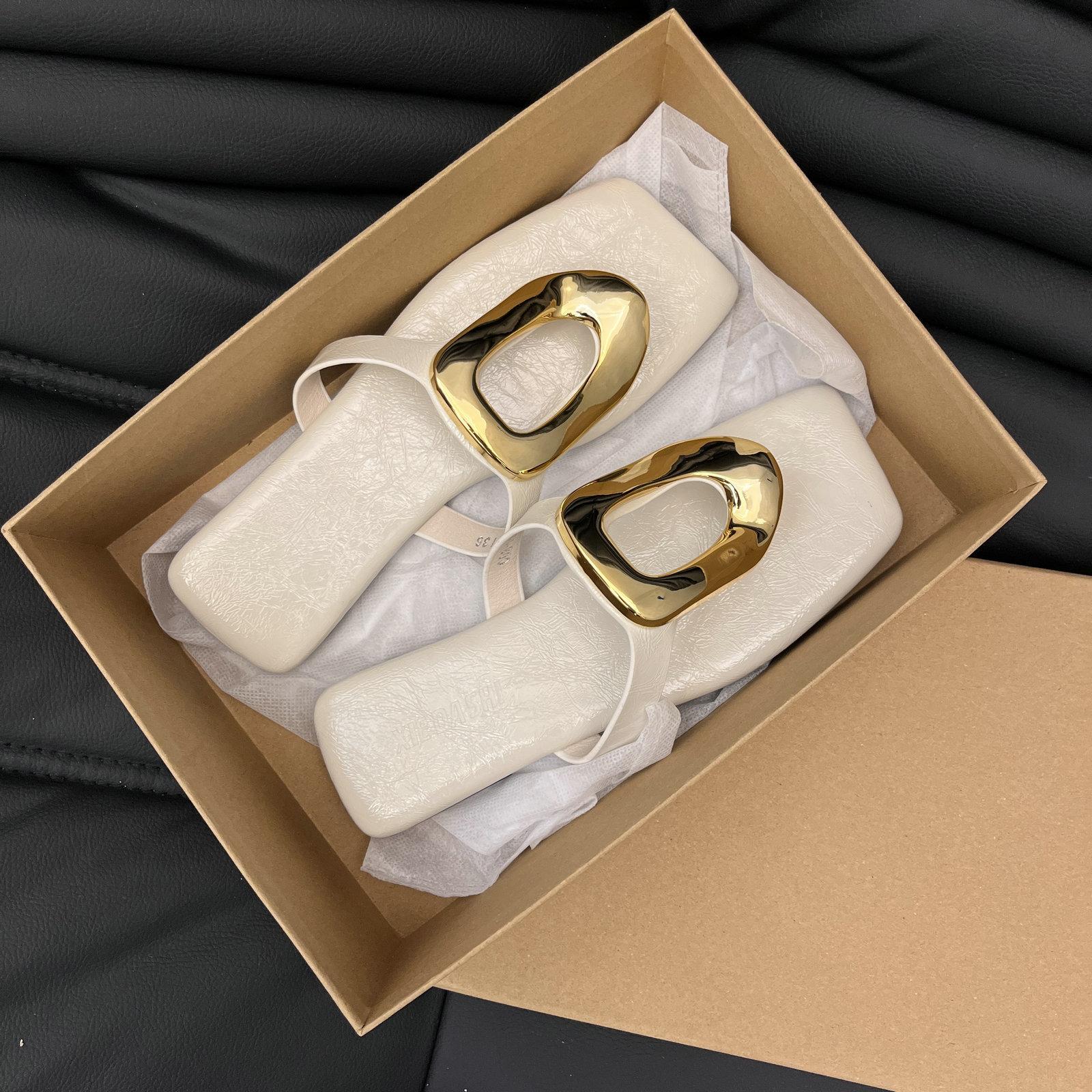 

Модні жіночі тапочки Літо Нові квадратні носки Вуличні модні шльопанці Повсякденний універсальний жіночий одяг Зовнішні тапочки Жіночі сандалі на плоскій підошві 38