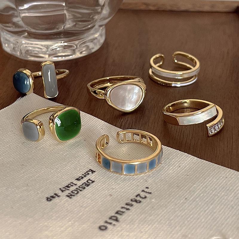 

High-End Emerald Ring: Japanese Light Luxury Meets European-American Style