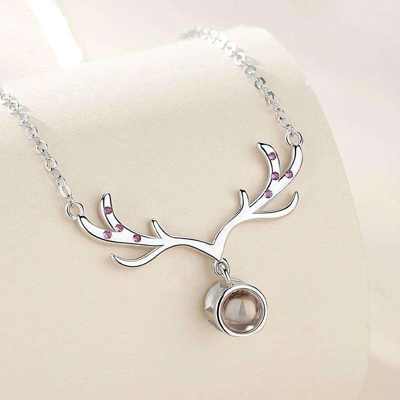 Yilu You Collier Projet Femme Pendentif Bois de Petit Élan Chaîne Clavicule