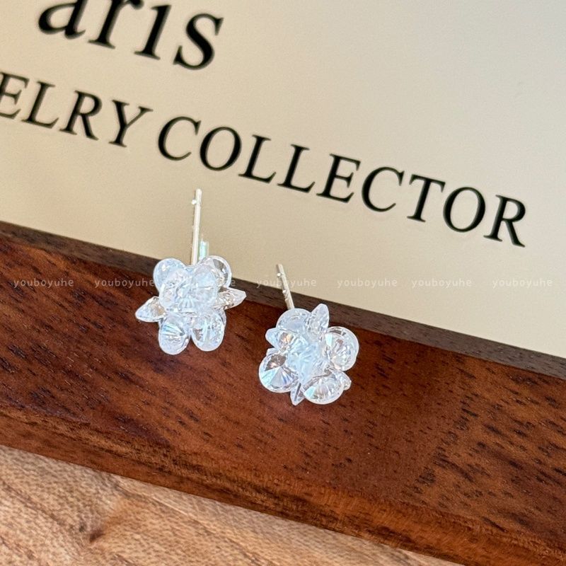 

Хрустальные серьги-цветы изысканные маленькие высококлассные серьги-пусеты маленькие свежие простые модные универсальные серьги