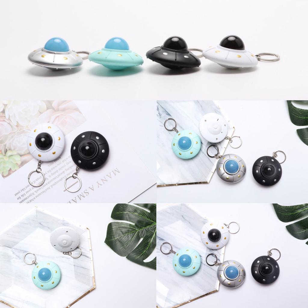 Niedlicher UFO-Schlüsselanhänger Mini-LED-Licht Fliegende Untertasse Schlüsselanhänger Kreatives Raumschiffmodell Anhänger Schmuck für Kinder und Erwachsene