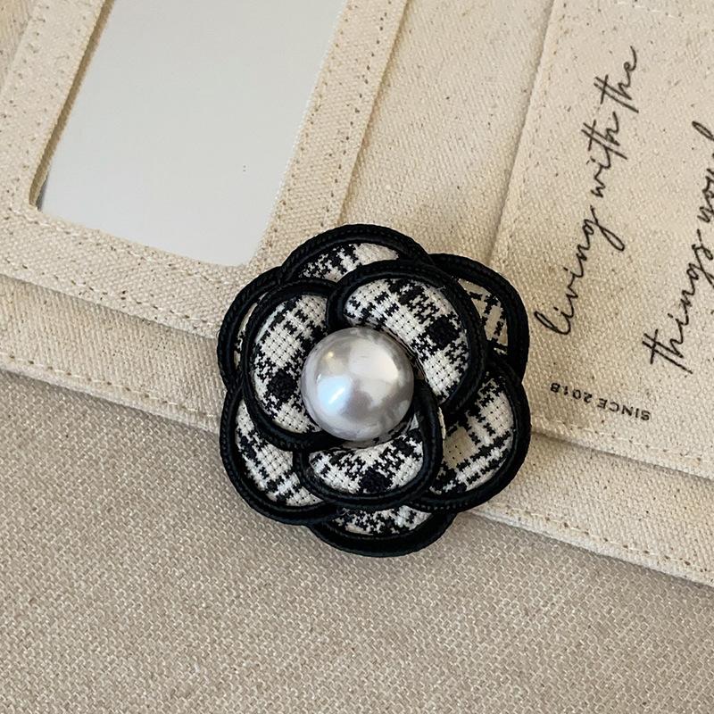 Light Luxury And High-End Sense, Small Fragrant Wind, Camellia Brooch, Femininity, Trendy And Versatile Woolen Coat, Suit Pin Accessories