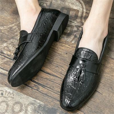 New Crocodile Pattern Tassel Loafers Men's Pointed Patent Leather Casual Shoes Wedding Dress Homecoming Footwear Zapatos Hombre
